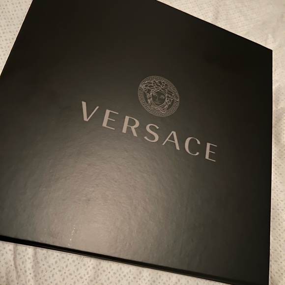 Greca Border Gym Sports Bra & leggings - Picture 8 of 13